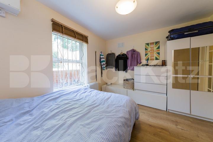 modern 1 bedroom property with access to communal gardens Hillmarton Road, Islington / Caledonian Road